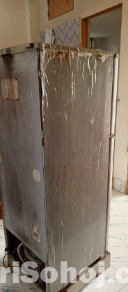 ব্যবহৃত ফ্রিজ বিক্রয় হবে। মাঝারী সাইজের
